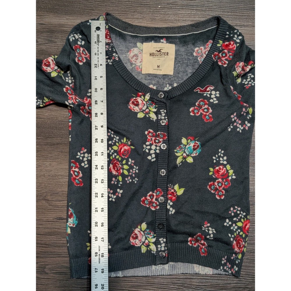 Hollister Floral Cardigan Sweater Womens Medium Dark Gray Button Front Knit Logo - Picture 4 of 5